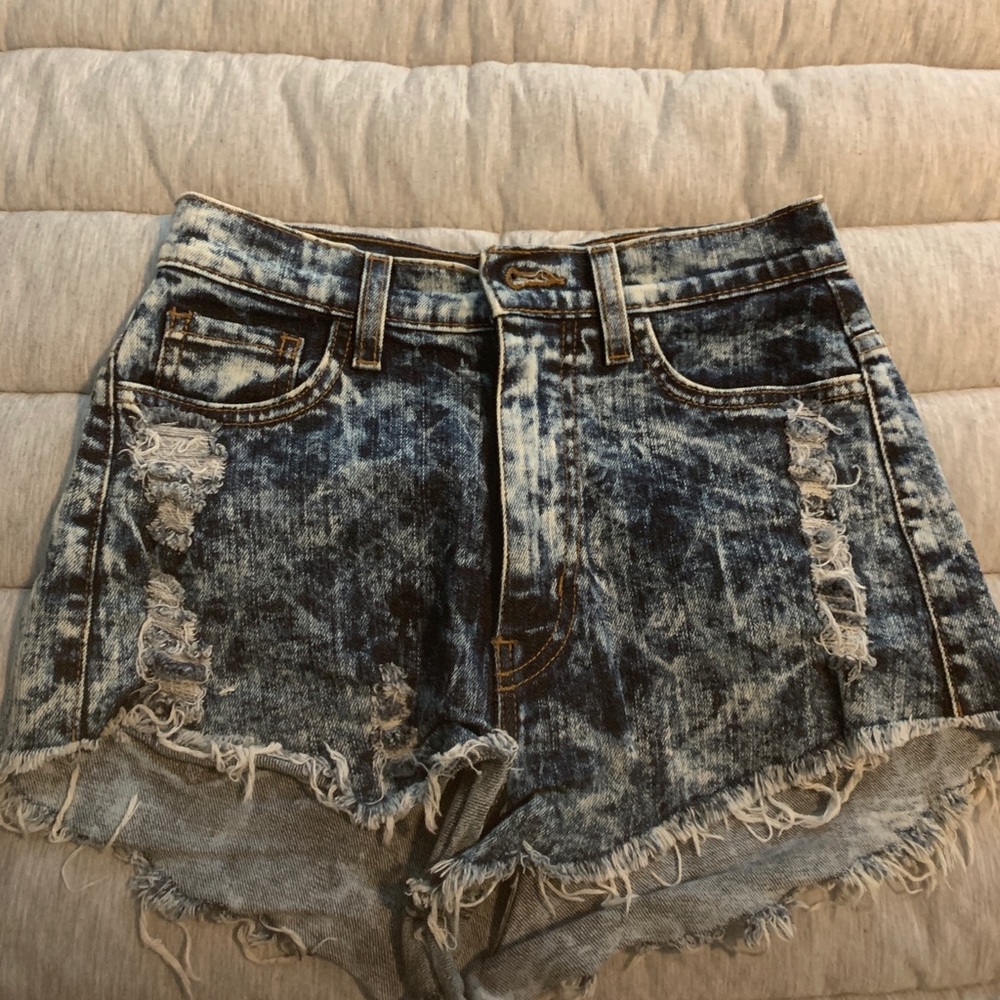 High waisted women’s distressed jean shorts
